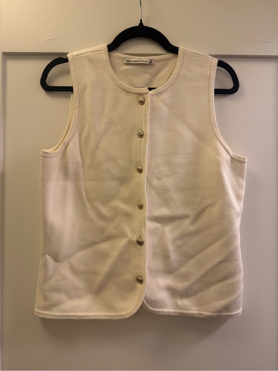 Abercrombie & Fitch Tops - Abercrombie & Fitch Ivory Sleeveless Button-Front Knit Vest
